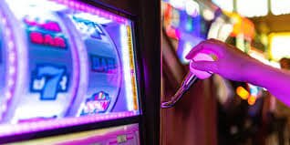 Antarmuka Three Card Poker dengan kontrol taruhan yang intuitif Tampilan antarmuka Three Card Poker di ulti138 dengan tombol taruhan yang jelas